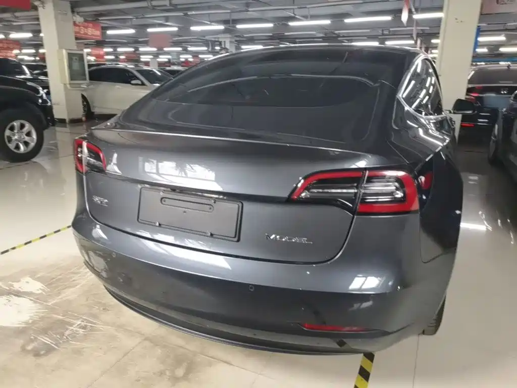 Tesla Model 3 — фото 6