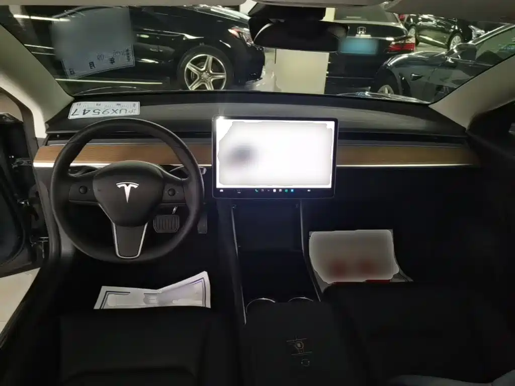 Tesla Model 3 — фото 10
