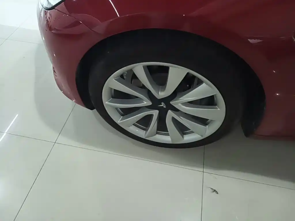 Tesla Model 3 — фото 23