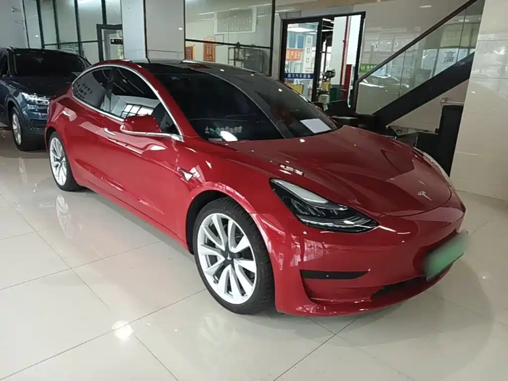 Tesla Model 3 — фото 4