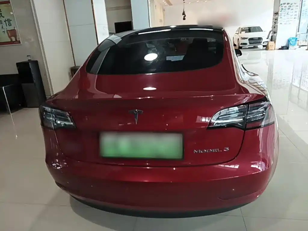 Tesla Model 3 — фото 6
