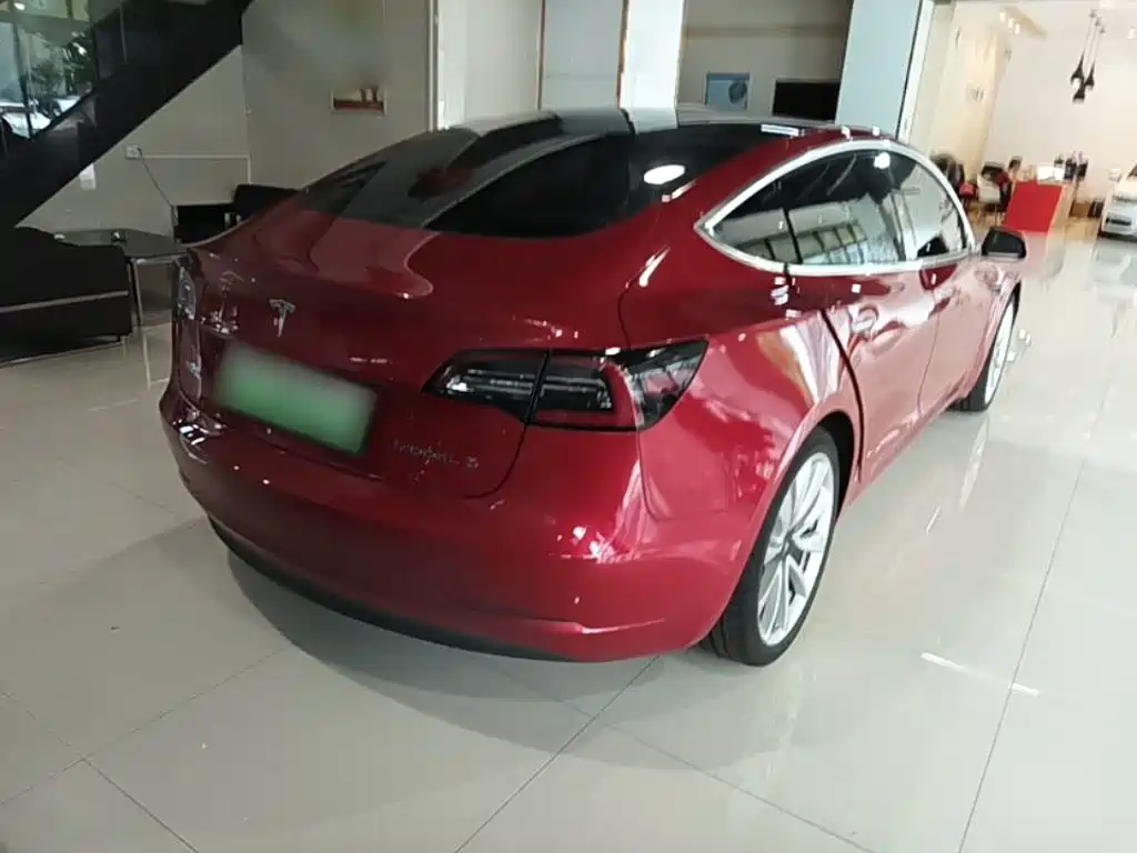 Tesla Model 3 — фото 7