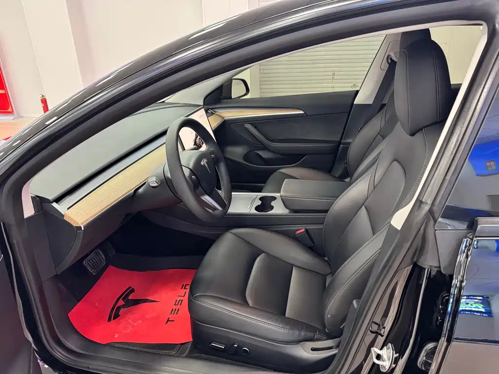 Tesla Model 3 — фото 9
