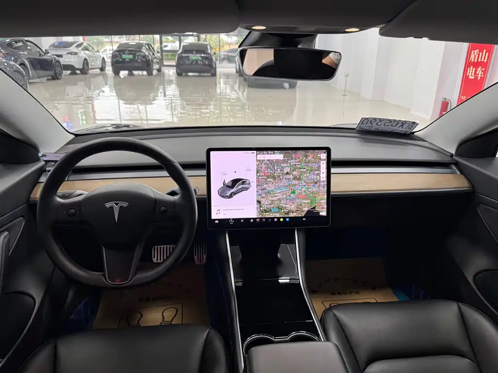Tesla Model 3 — фото 6