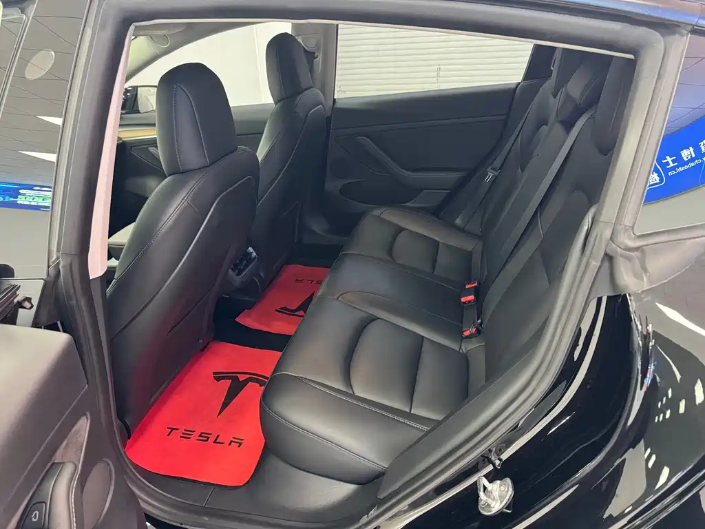 Tesla Model 3 — фото 9