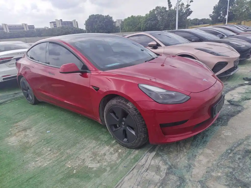 Tesla Model 3 — фото 4