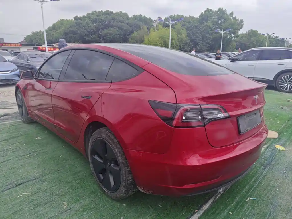 Tesla Model 3 — фото 5