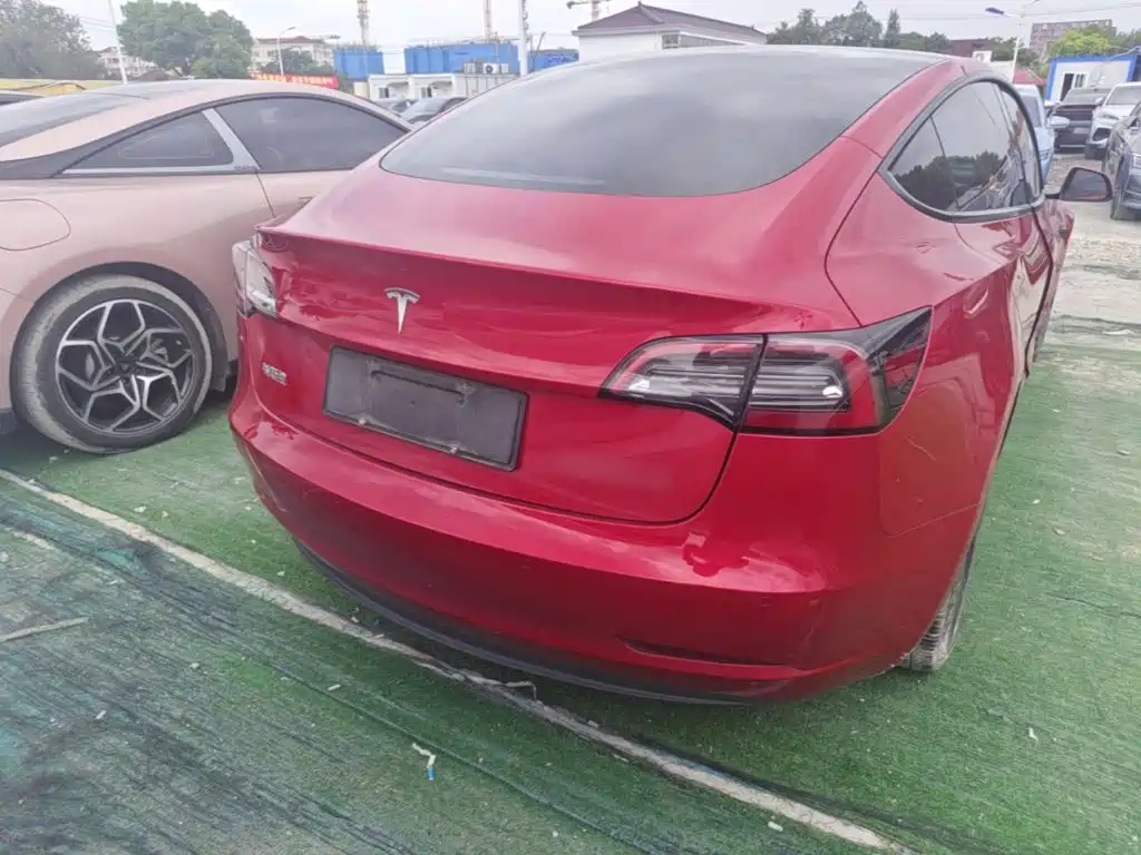 Tesla Model 3 — фото 6