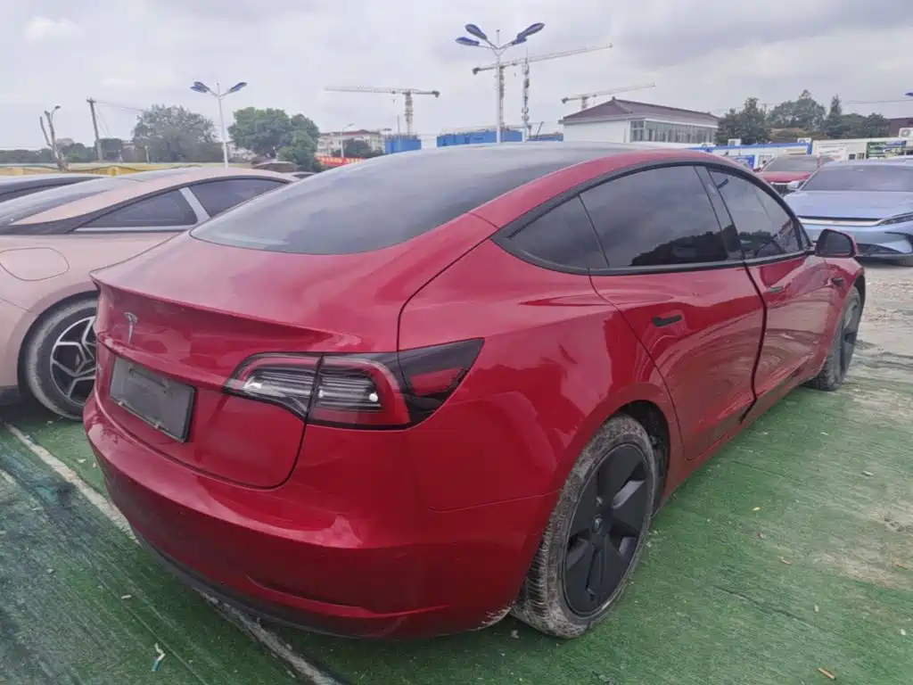 Tesla Model 3 — фото 7