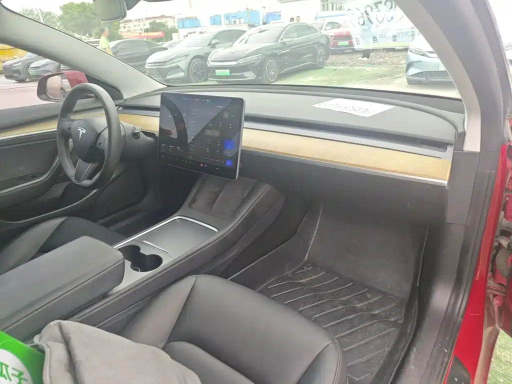 Tesla Model 3 — фото 10