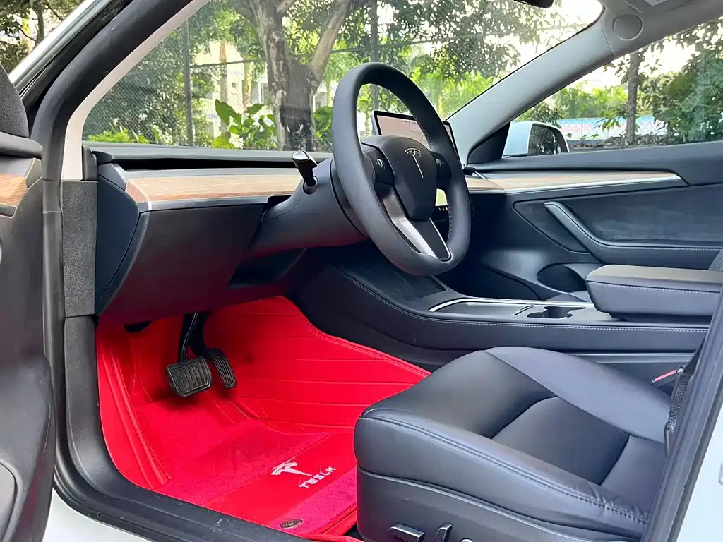 Tesla Model 3 — фото 4