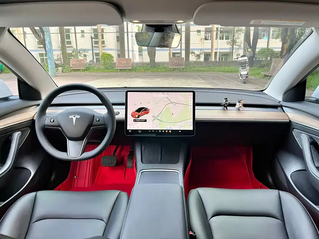 Tesla Model 3 — фото 5