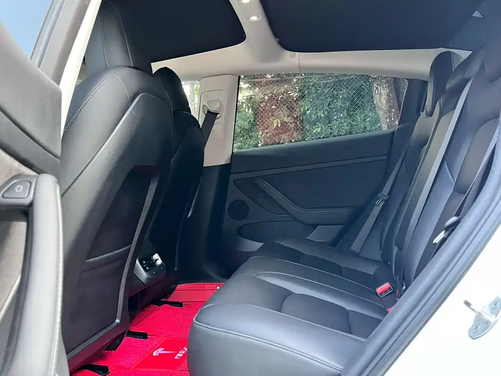 Tesla Model 3 — фото 6