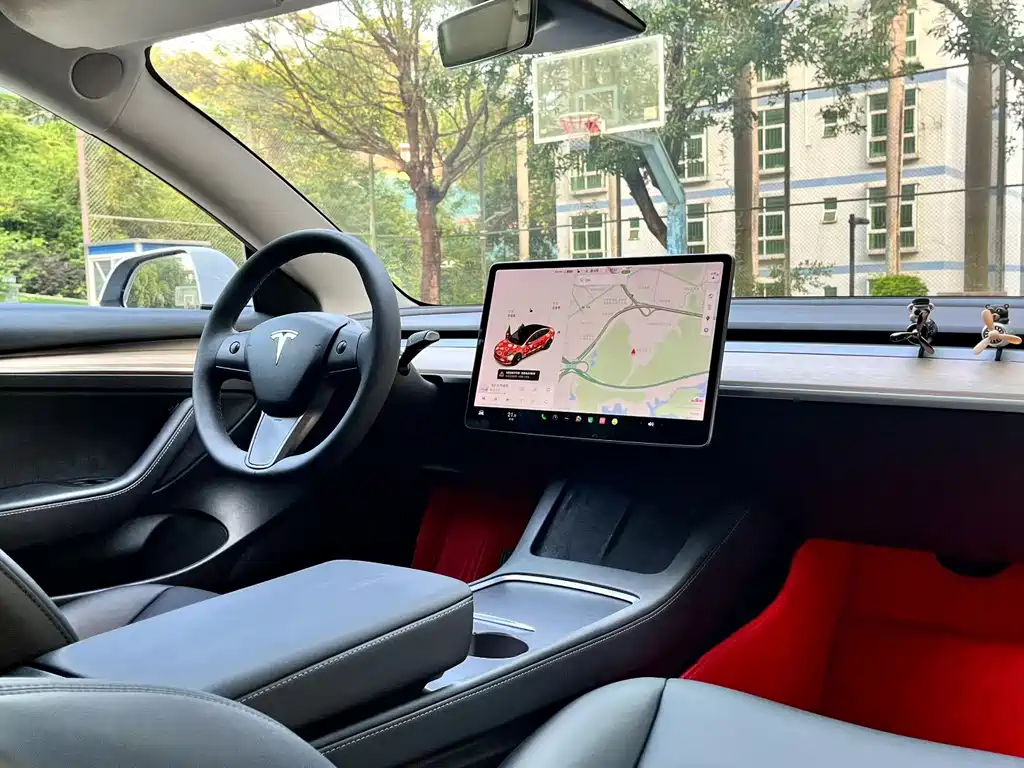 Tesla Model 3 — фото 7