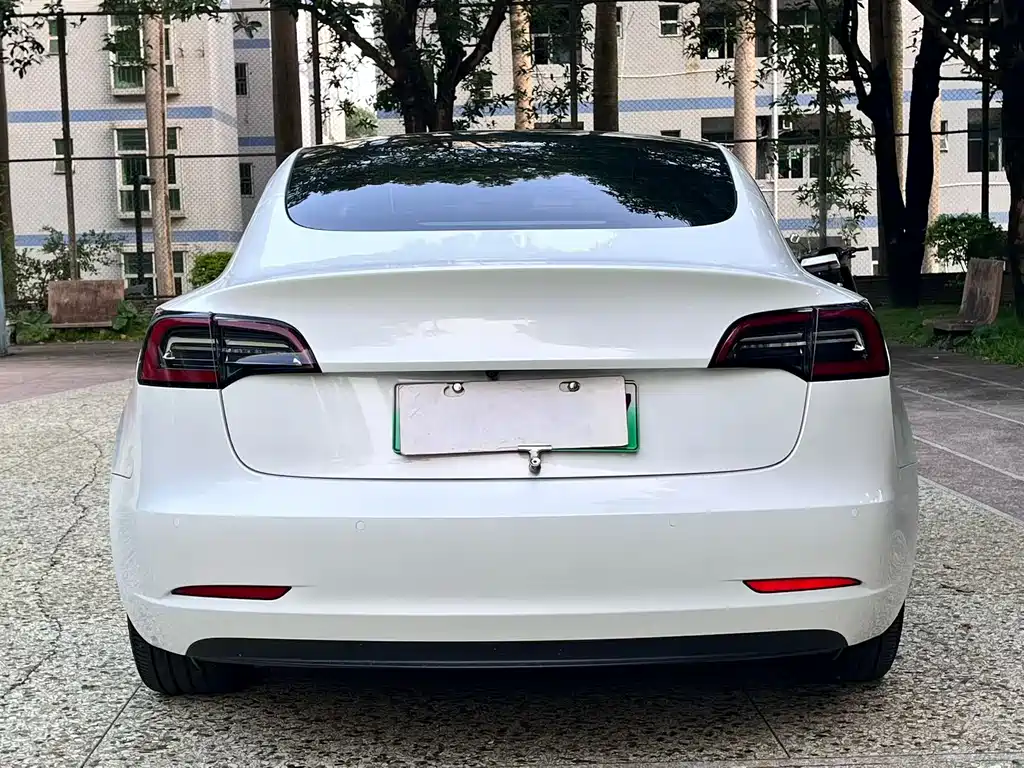 Tesla Model 3 — фото 8