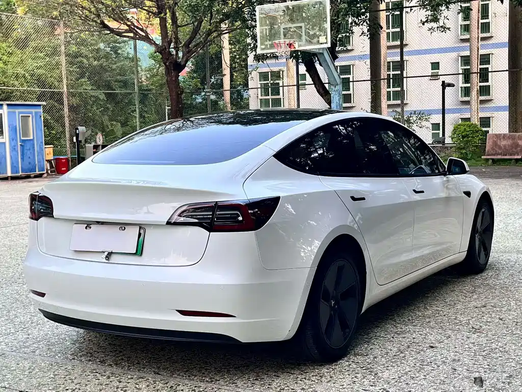 Tesla Model 3 — фото 9