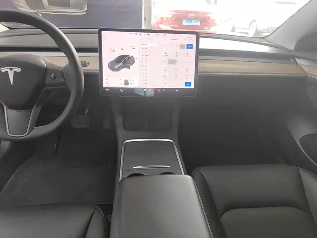 Tesla Model 3 — фото 13