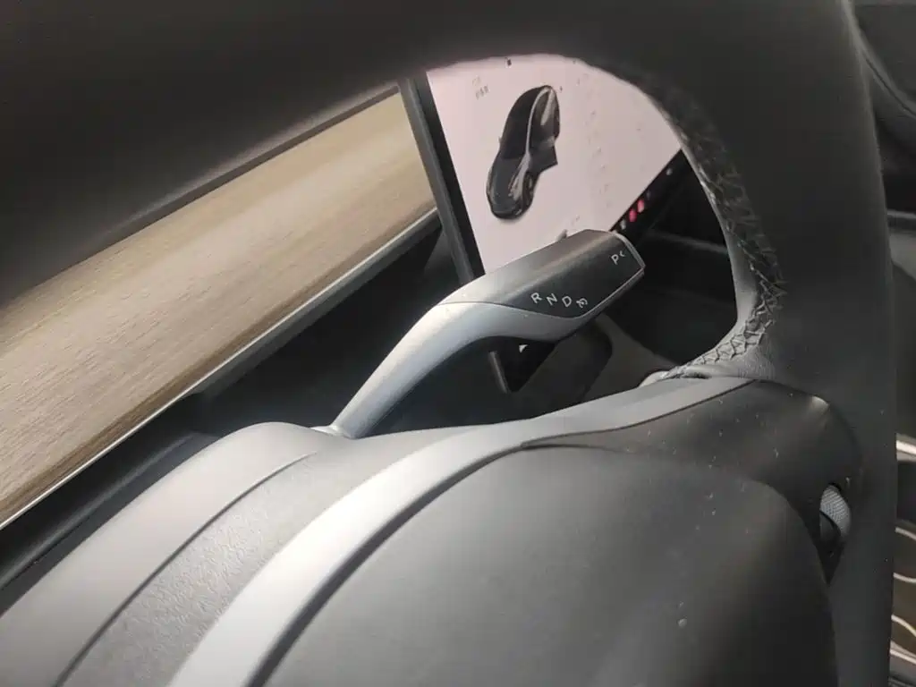 Tesla Model 3 — фото 14
