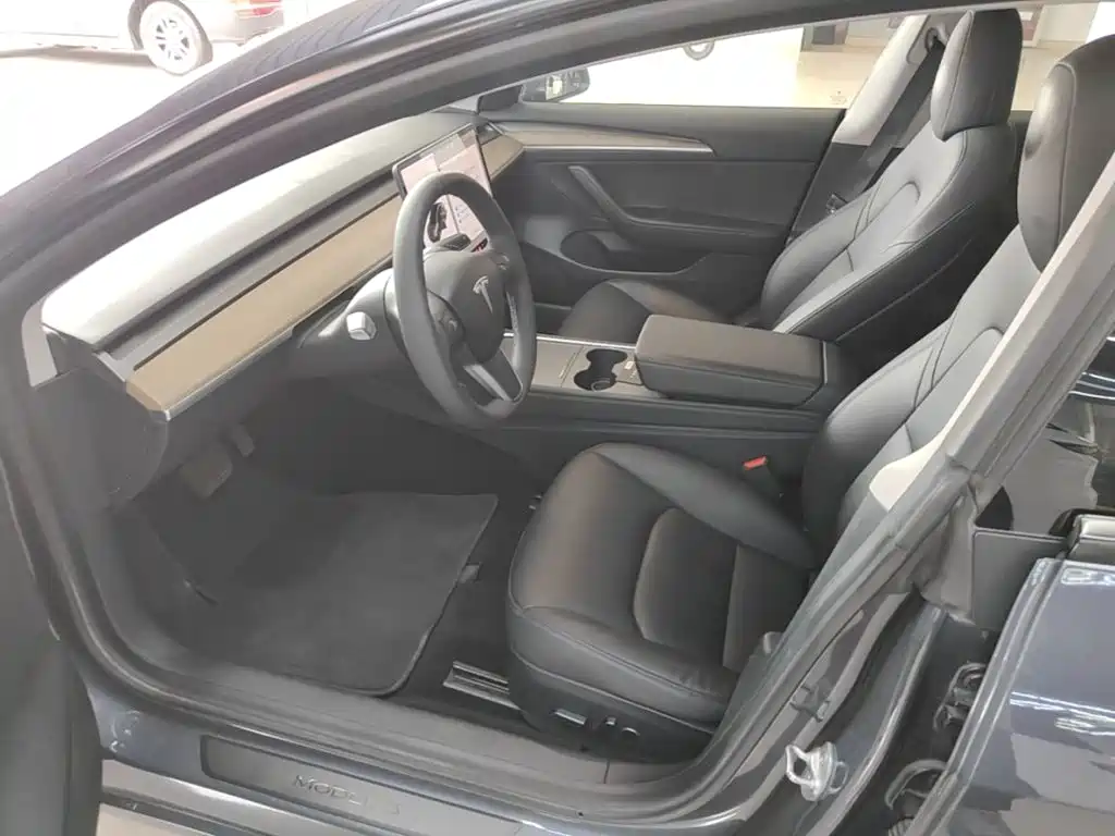 Tesla Model 3 — фото 15
