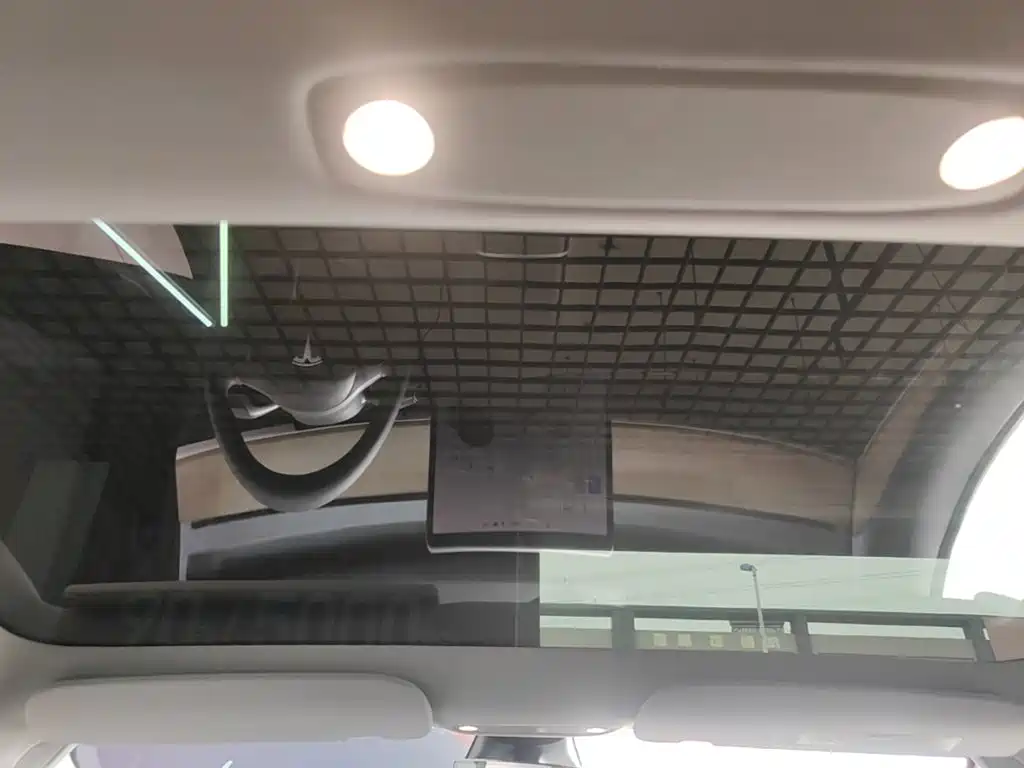 Tesla Model 3 — фото 18