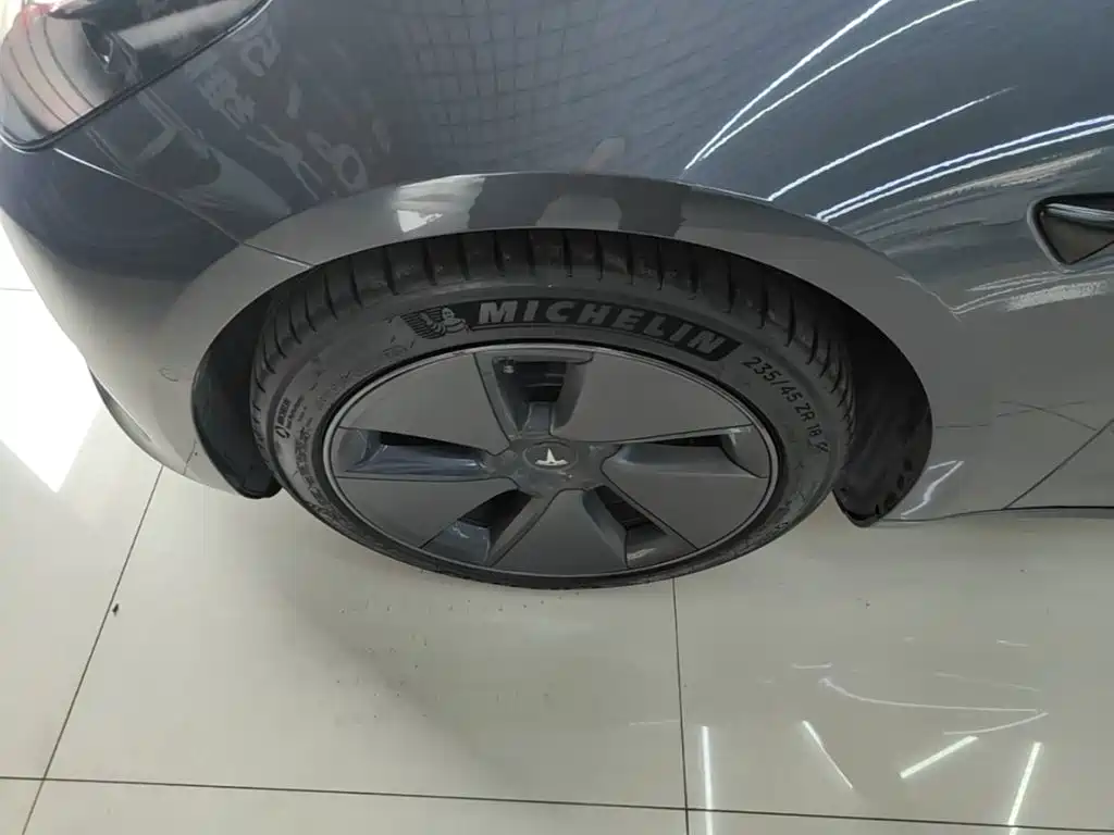 Tesla Model 3 — фото 23