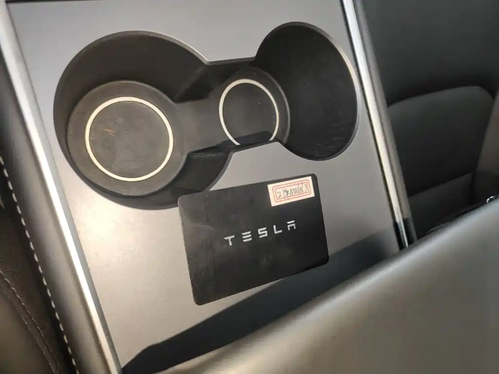 Tesla Model 3 — фото 9