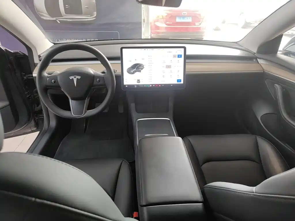 Tesla Model 3 — фото 10