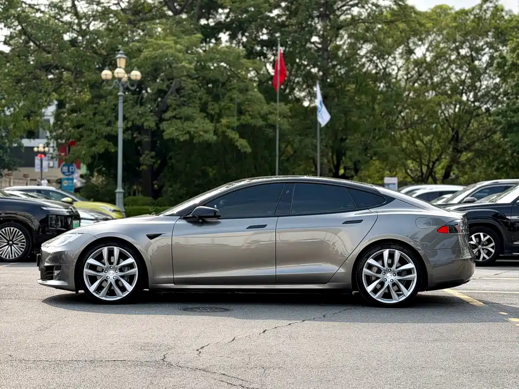 Tesla Model S — фото 11