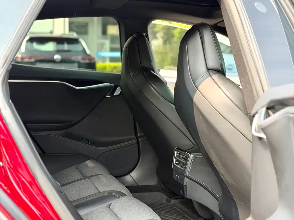 Tesla Model S — фото 4