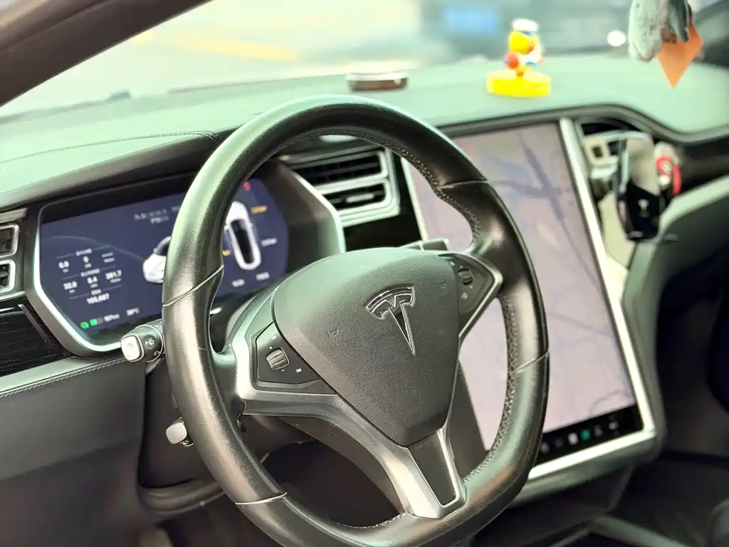 Tesla Model S — фото 6