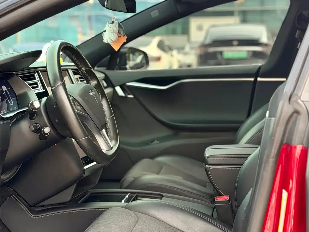 Tesla Model S — фото 7