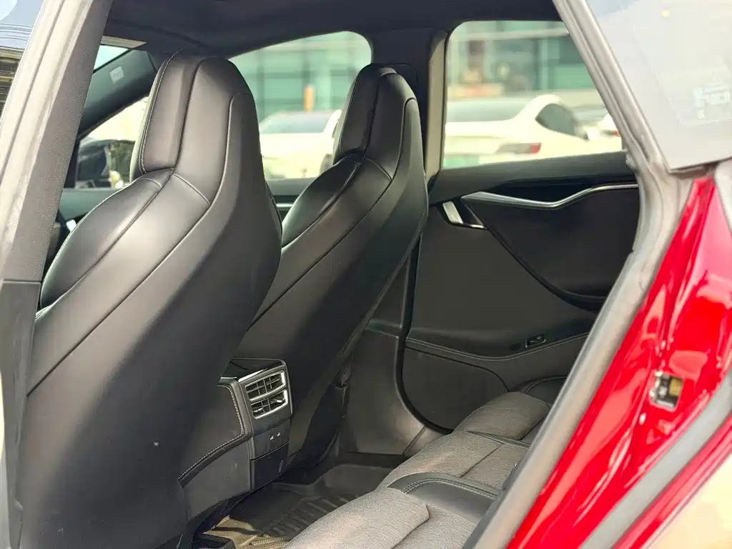 Tesla Model S — фото 8