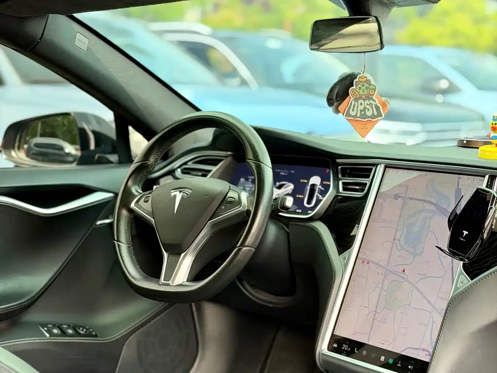 Tesla Model S — фото 10