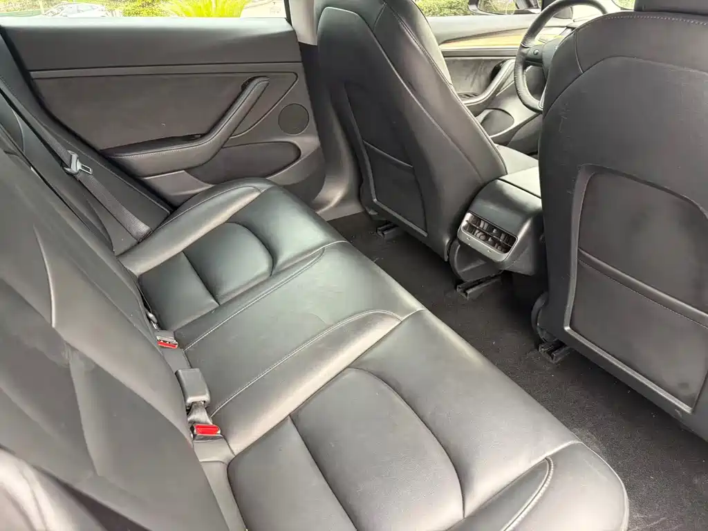 Tesla Model 3 — фото 15