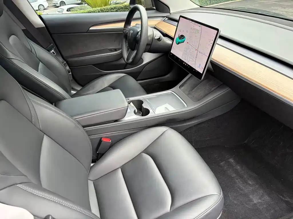 Tesla Model 3 — фото 16