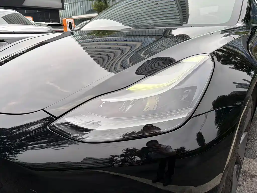 Tesla Model 3 — фото 4