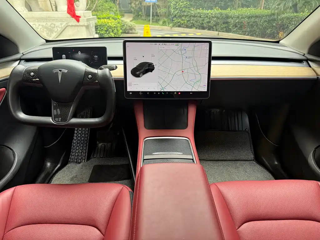 Tesla Model Y — фото 8