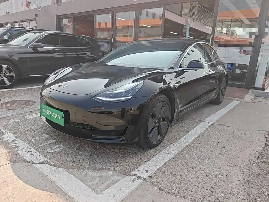 Tesla Model 3 — фото 2