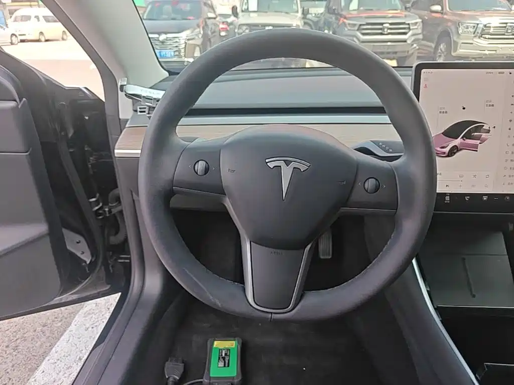 Tesla Model 3 — фото 11