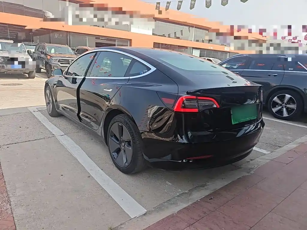 Tesla Model 3 — фото 5