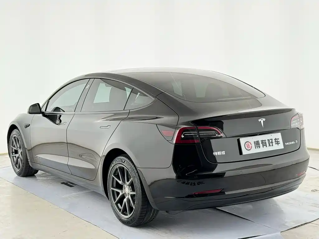 Tesla Model 3 — фото 11