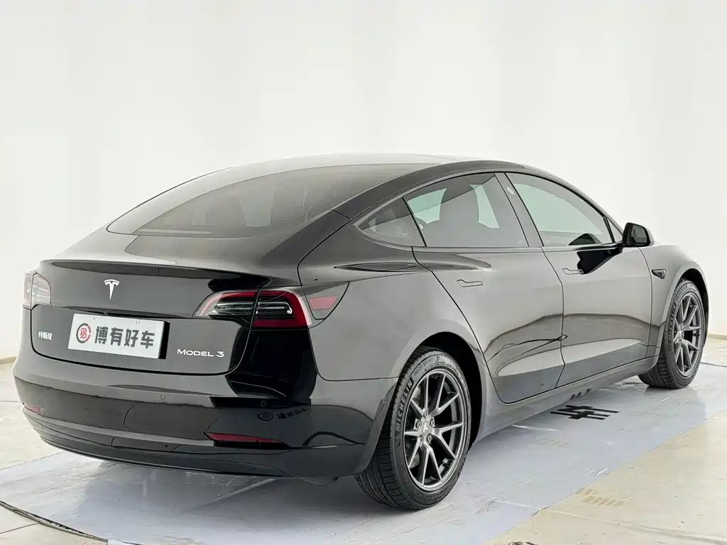 Tesla Model 3 — фото 13