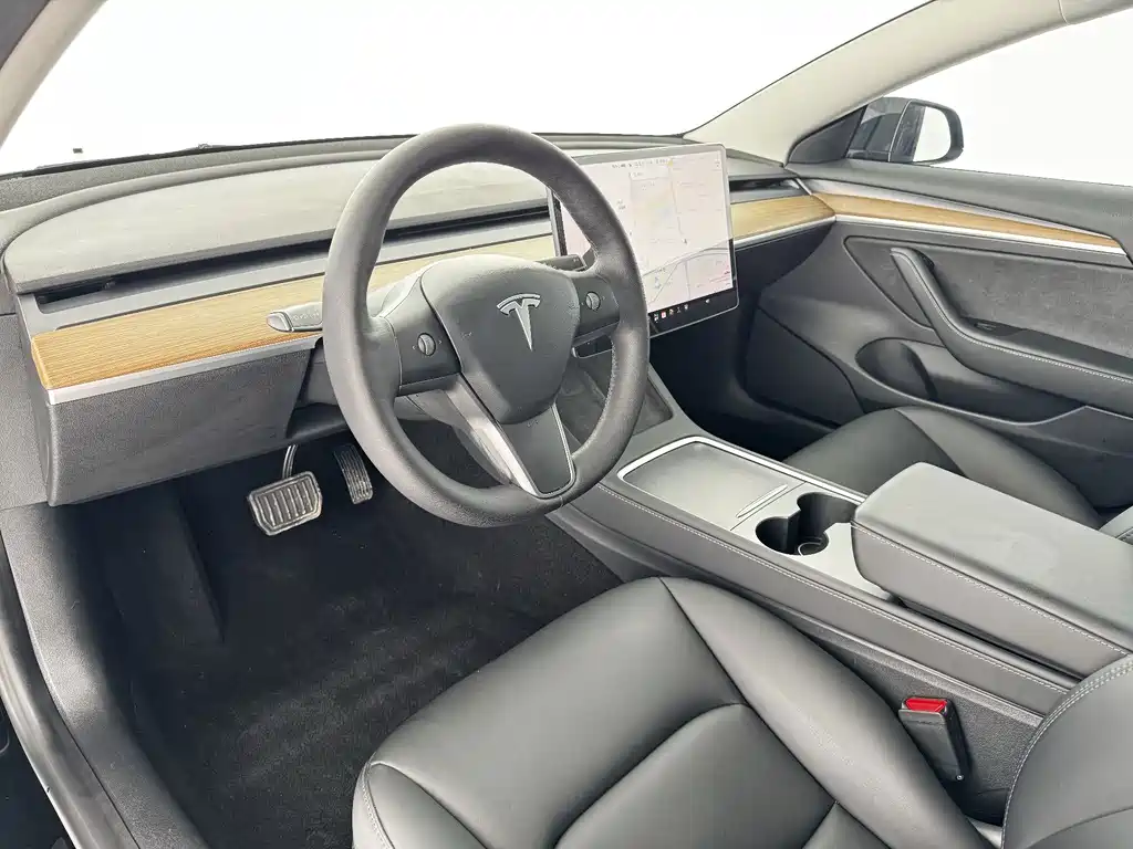 Tesla Model 3 — фото 5