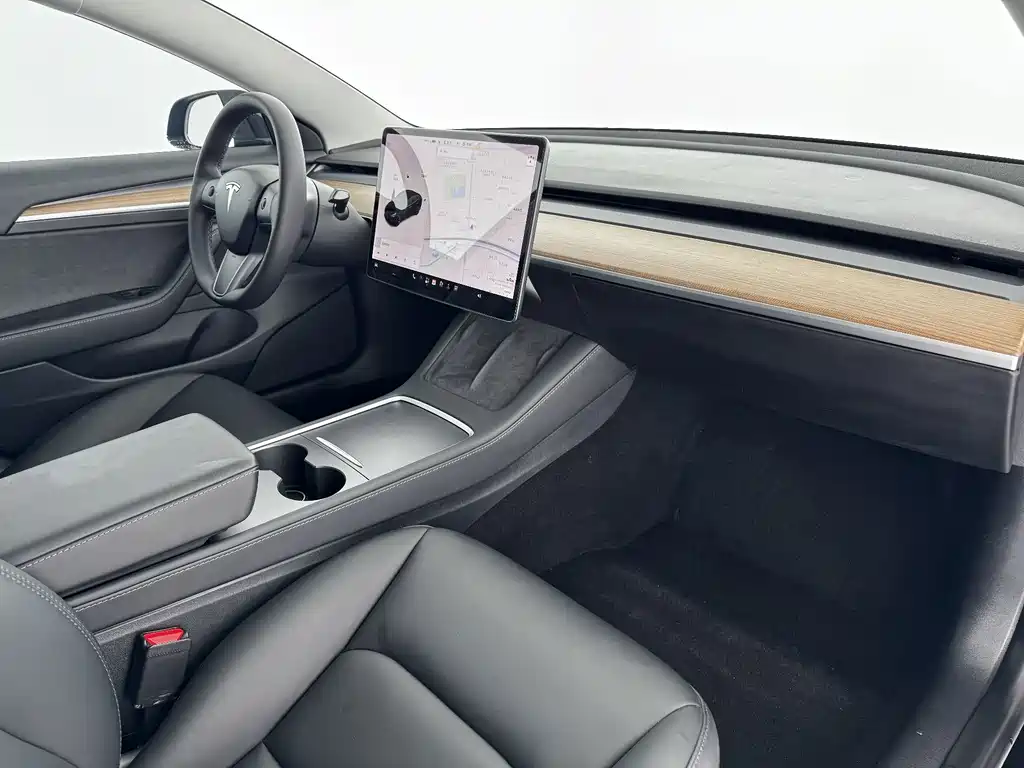 Tesla Model 3 — фото 6