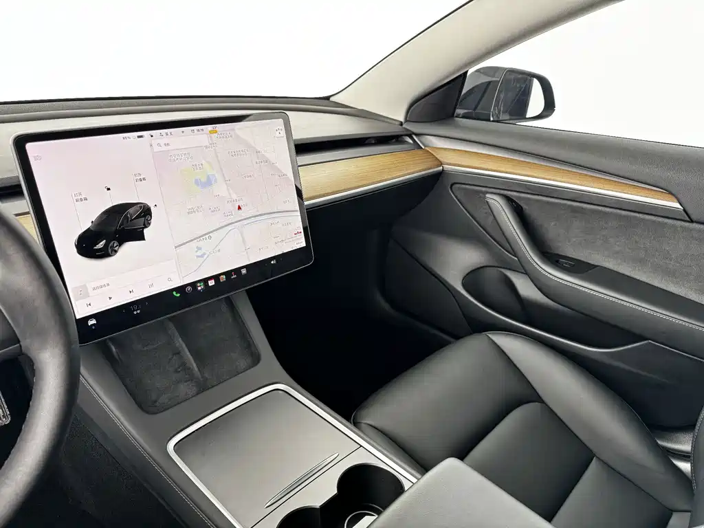 Tesla Model 3 — фото 7
