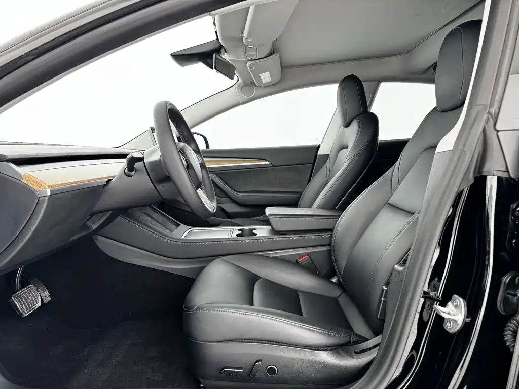 Tesla Model 3 — фото 8
