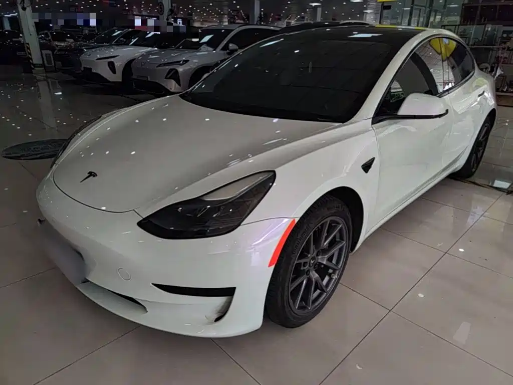 Tesla Model 3 — фото 2