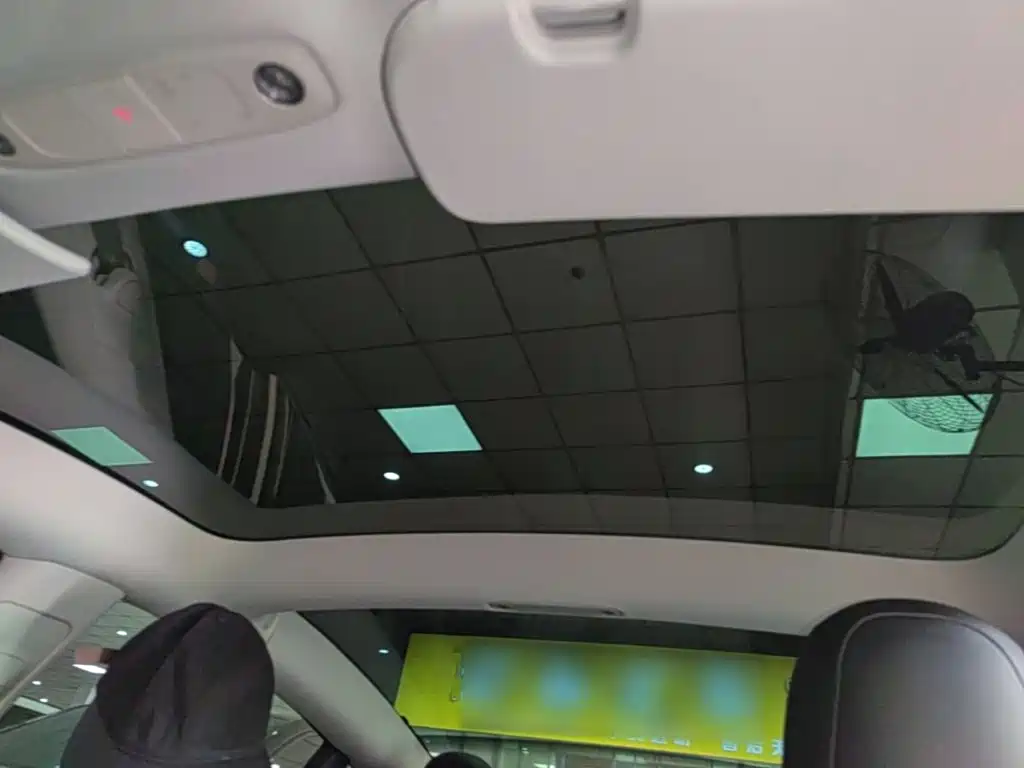 Tesla Model 3 — фото 18