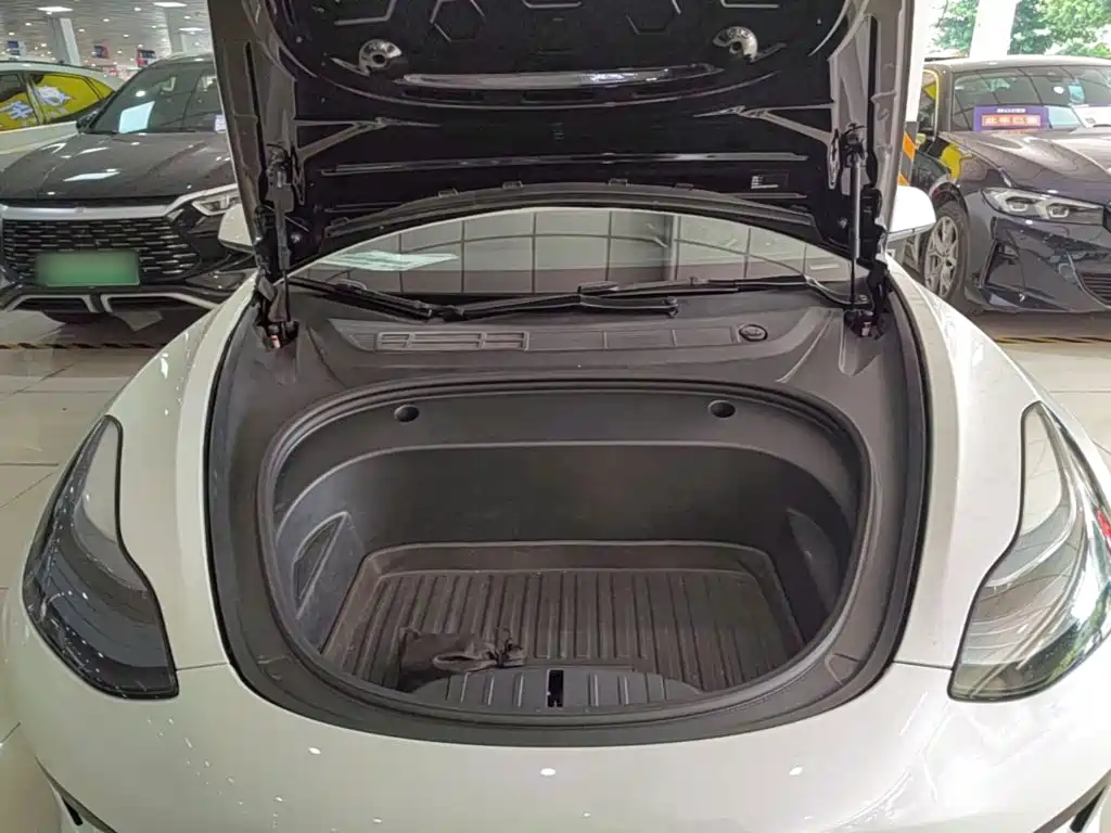 Tesla Model 3 — фото 20