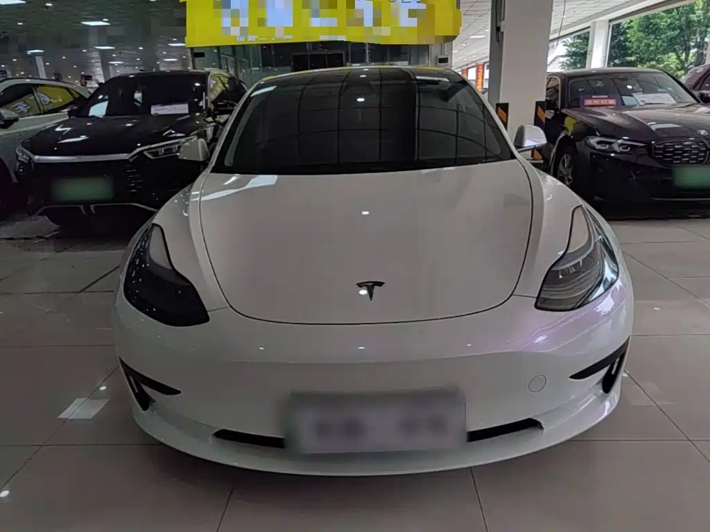 Tesla Model 3 — фото 3